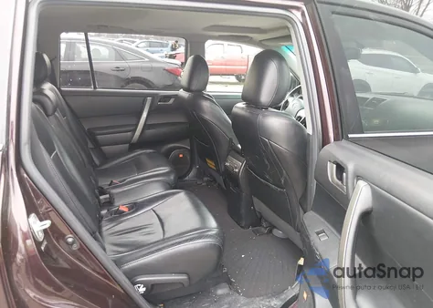 2011 Toyota Highlander Se V6 z USA, uszkodzony, nr VIN 5TDBK3EH8BS044671